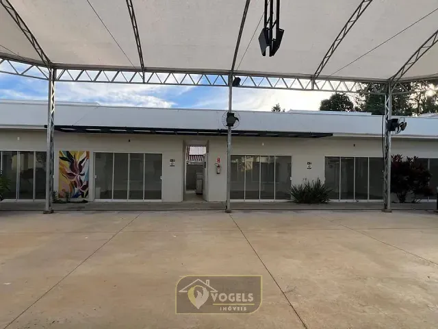 Conjunto comercial com 1000m², à venda, no bairro Centro em Holambra