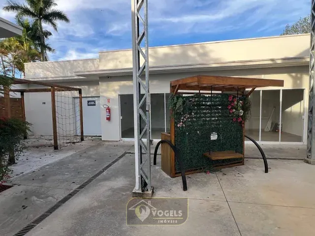 Conjunto comercial com 1000m², à venda, no bairro Centro em Holambra