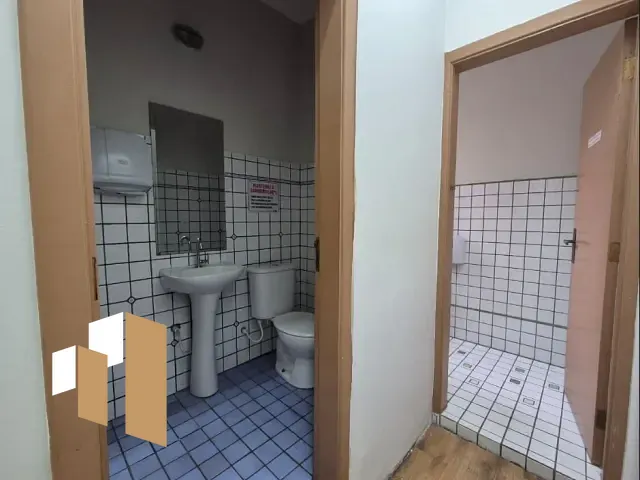 Conjunto comercial com 120m², para alugar, no bairro República em São Paulo