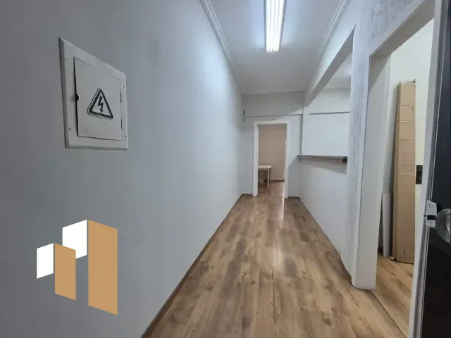 Conjunto comercial com 120m², para alugar, no bairro República em São Paulo
