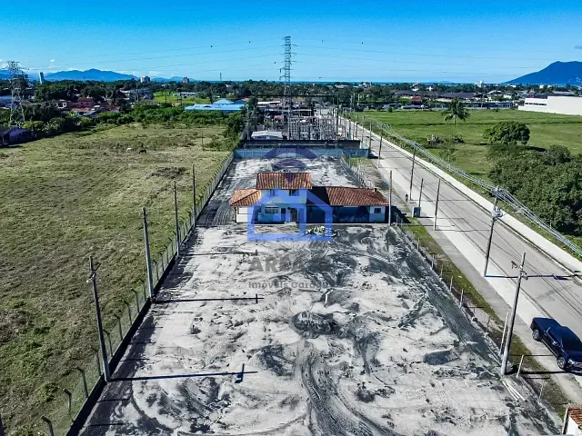 Conjunto comercial à venda, no bairro Barranco Alto em Caraguatatuba