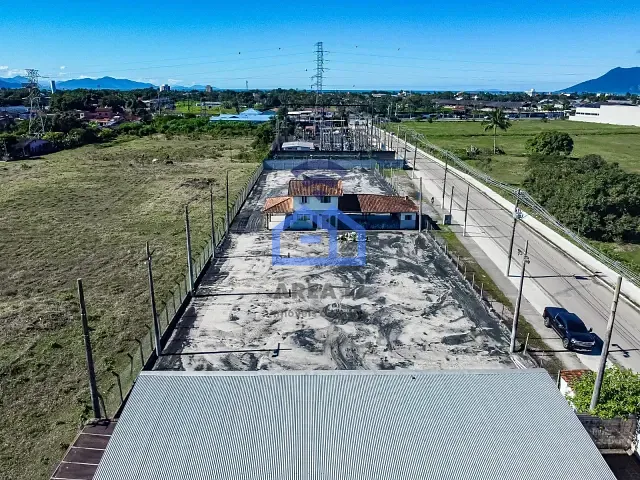 Conjunto comercial à venda, no bairro Barranco Alto em Caraguatatuba