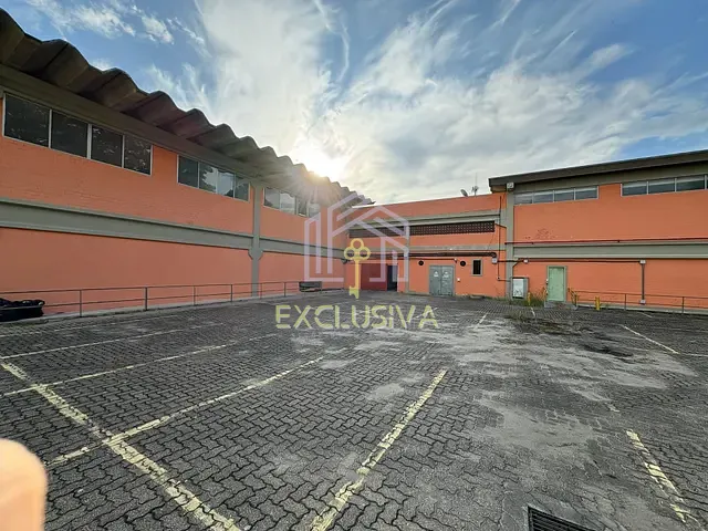 Conjunto comercial com 7000m², à venda ou para alugar, no bairro Jardim Carioca em Rio de Janeiro