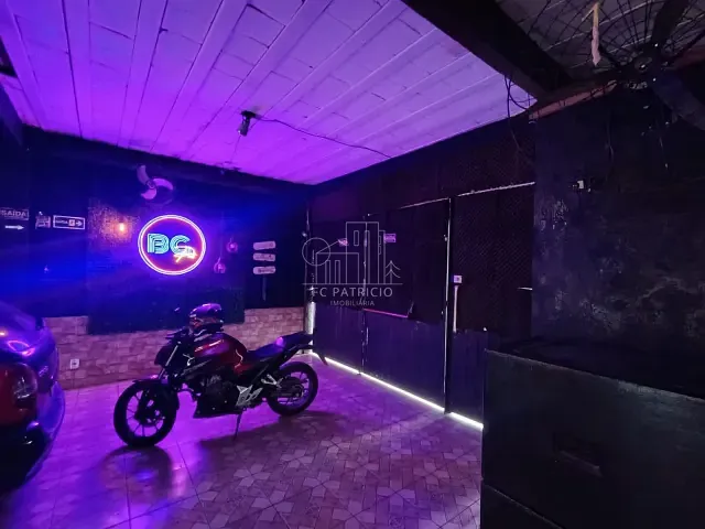Conjunto comercial com 720m², à venda, no bairro Centro em Guapimirim