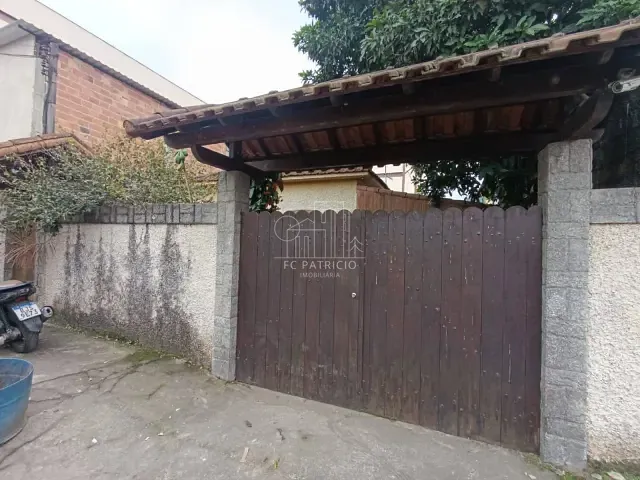 Conjunto comercial com 720m², à venda, no bairro Centro em Guapimirim
