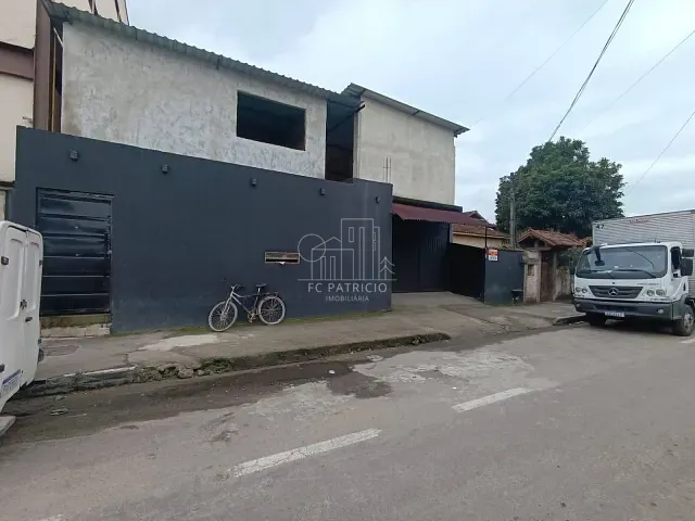 Conjunto comercial com 720m², à venda, no bairro Centro em Guapimirim