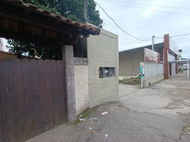 Conjunto comercial com 720m², à venda, no bairro Centro em Guapimirim