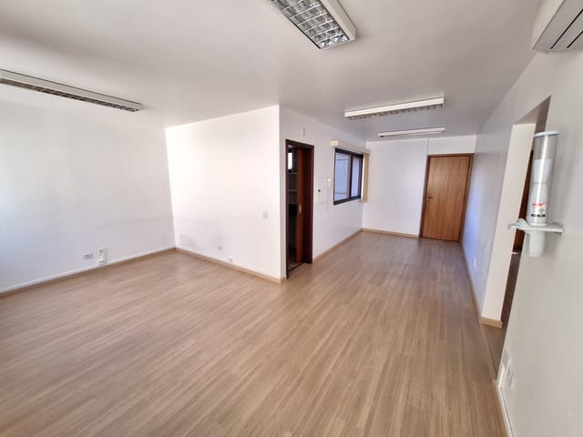 Foto do Conjunto comercial - Conjunto comercial para vender no Centro de Curitiba, sala com 38 metros privativos, 6 andar, localização perfeita! | Imobiliária GreenVille
