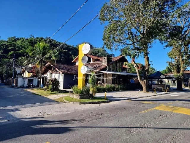 Conjunto comercial com 878m², à venda, no bairro Penedo em Itatiaia