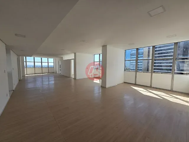 Conjunto comercial à venda ou para alugar, no bairro Centro Histórico em Porto Alegre