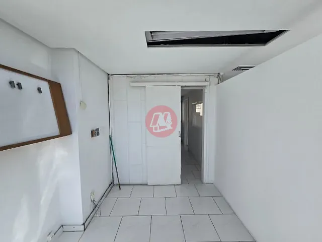 Conjunto comercial à venda ou para alugar, no bairro Centro Histórico em Porto Alegre