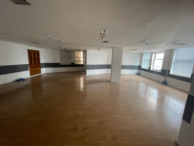 Conjunto comercial com 296m², à venda ou para alugar, no bairro Centro em São Paulo