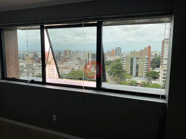 Conjunto comercial à venda, no bairro Auxiliadora em Porto Alegre