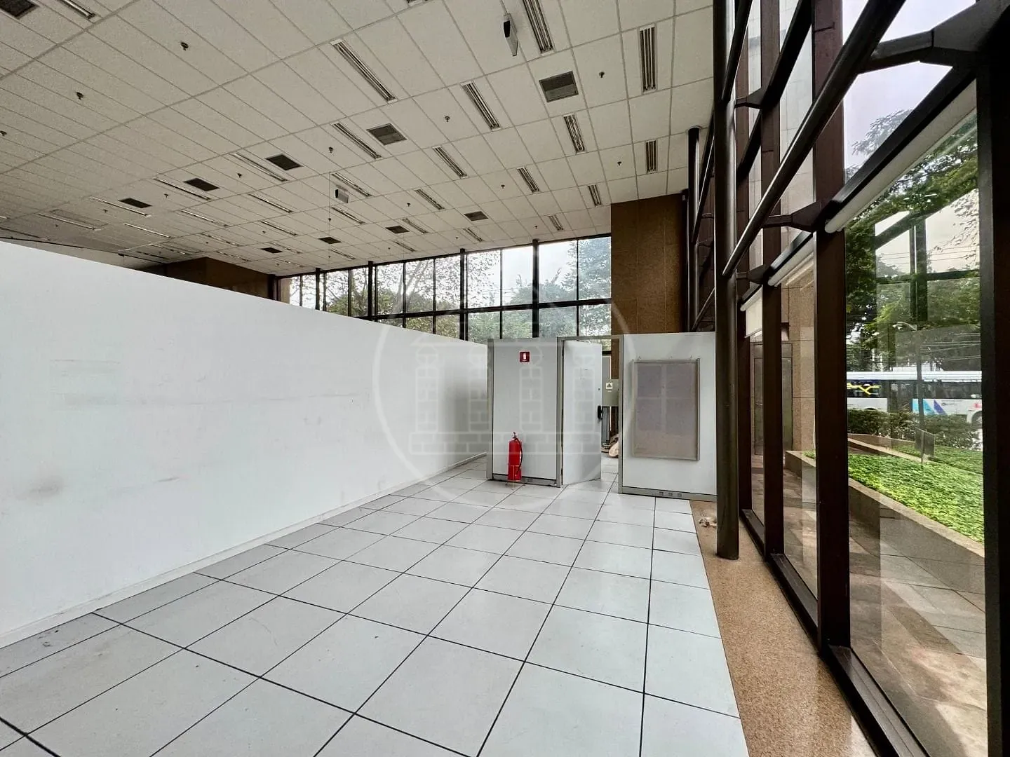 Sala-Conjunto, 1300 m² - Foto 23