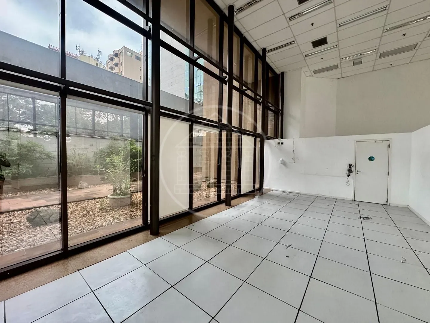 Sala-Conjunto, 1300 m² - Foto 26