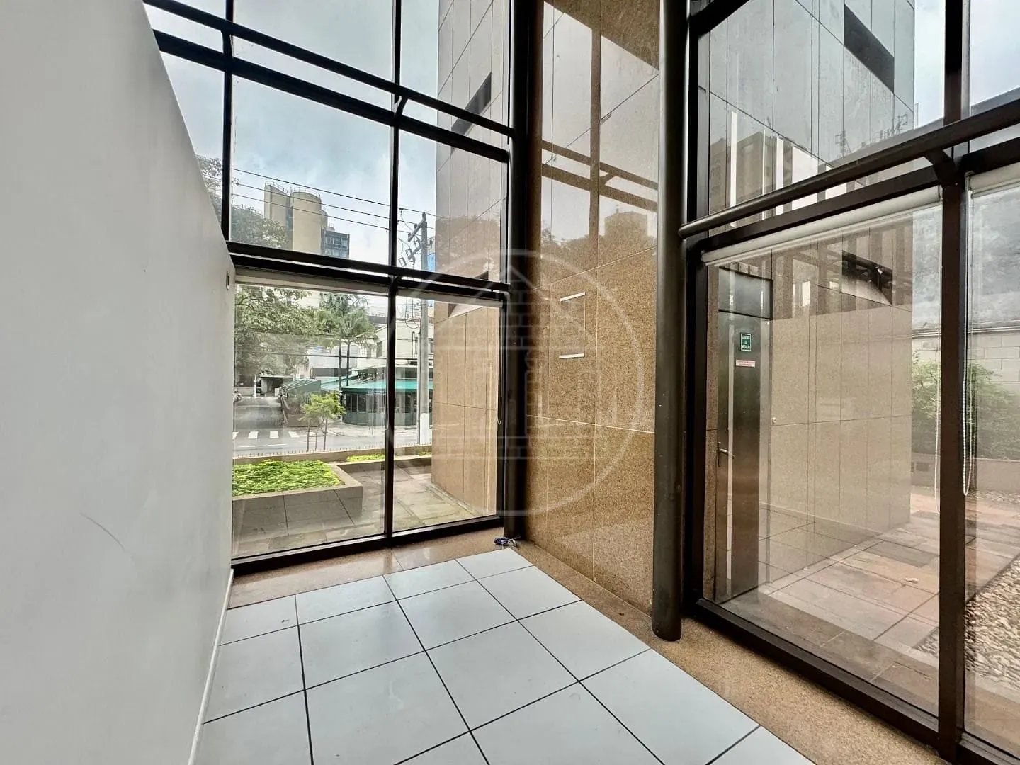 Sala-Conjunto, 1300 m² - Foto 25
