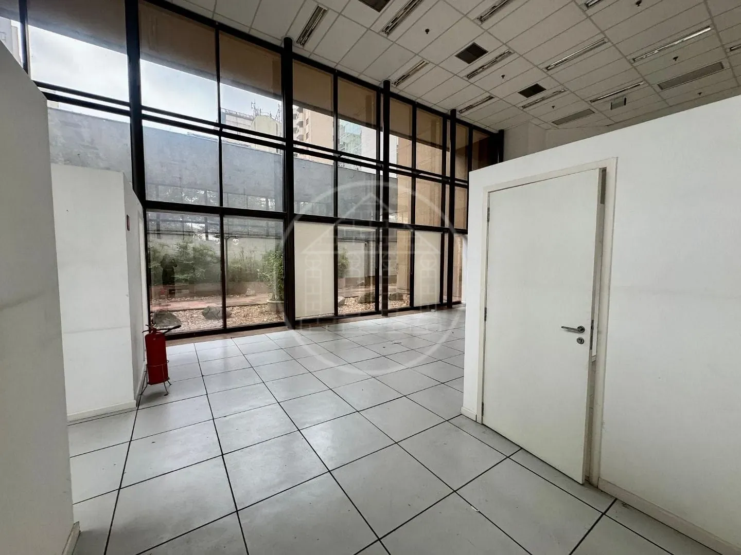 Sala-Conjunto, 1300 m² - Foto 19