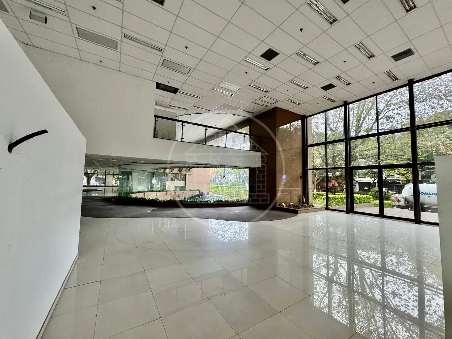 Sala-Conjunto, 1300 m² - Foto 27