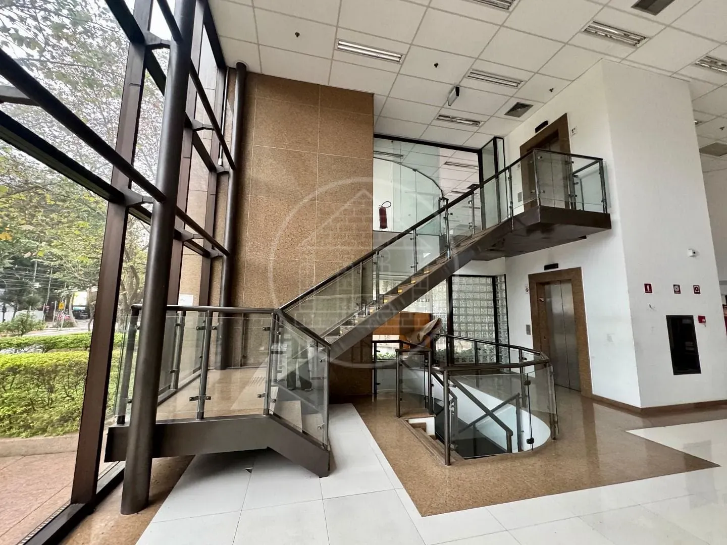Sala-Conjunto, 1300 m² - Foto 9