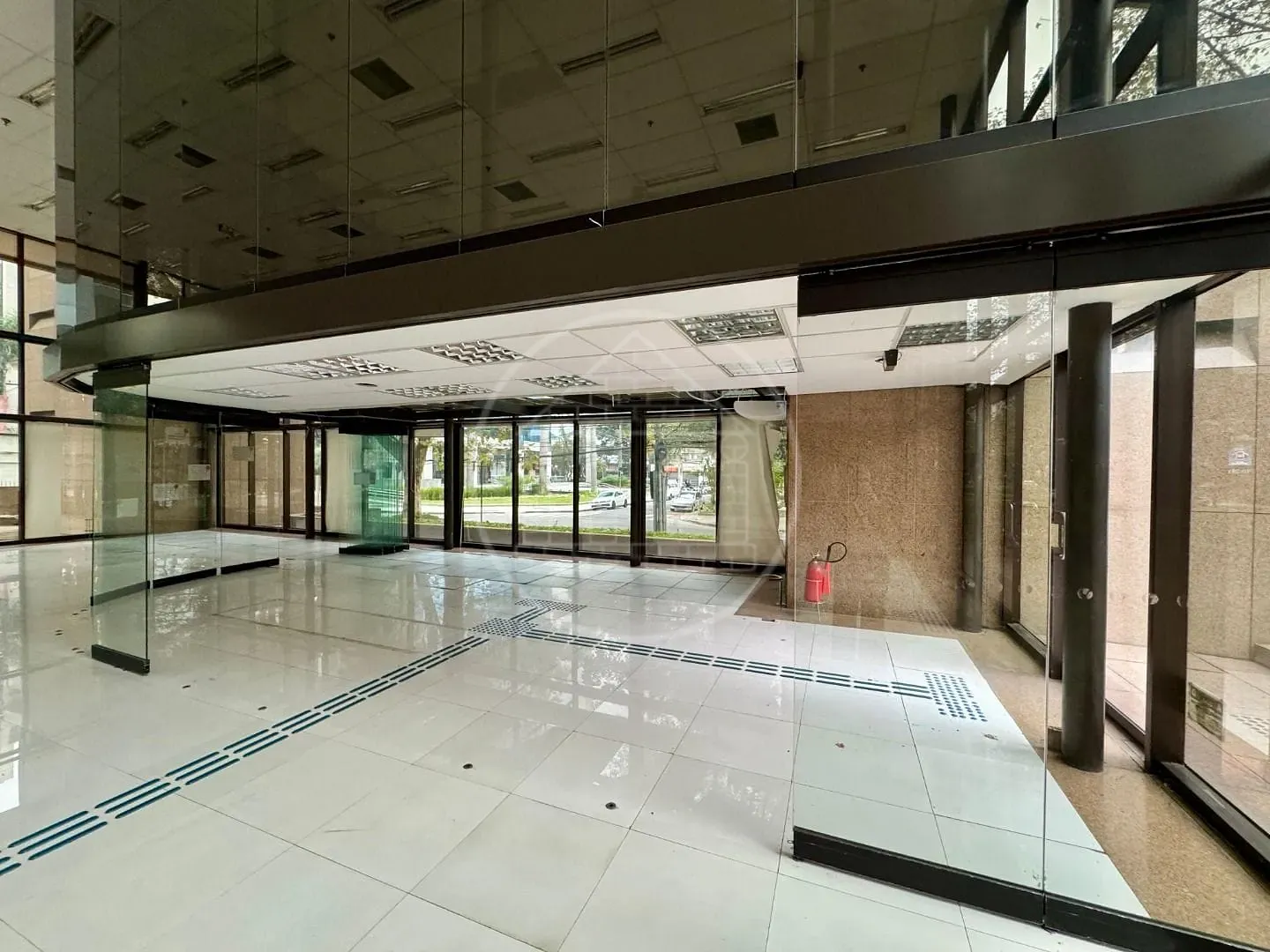 Sala-Conjunto, 1300 m² - Foto 38