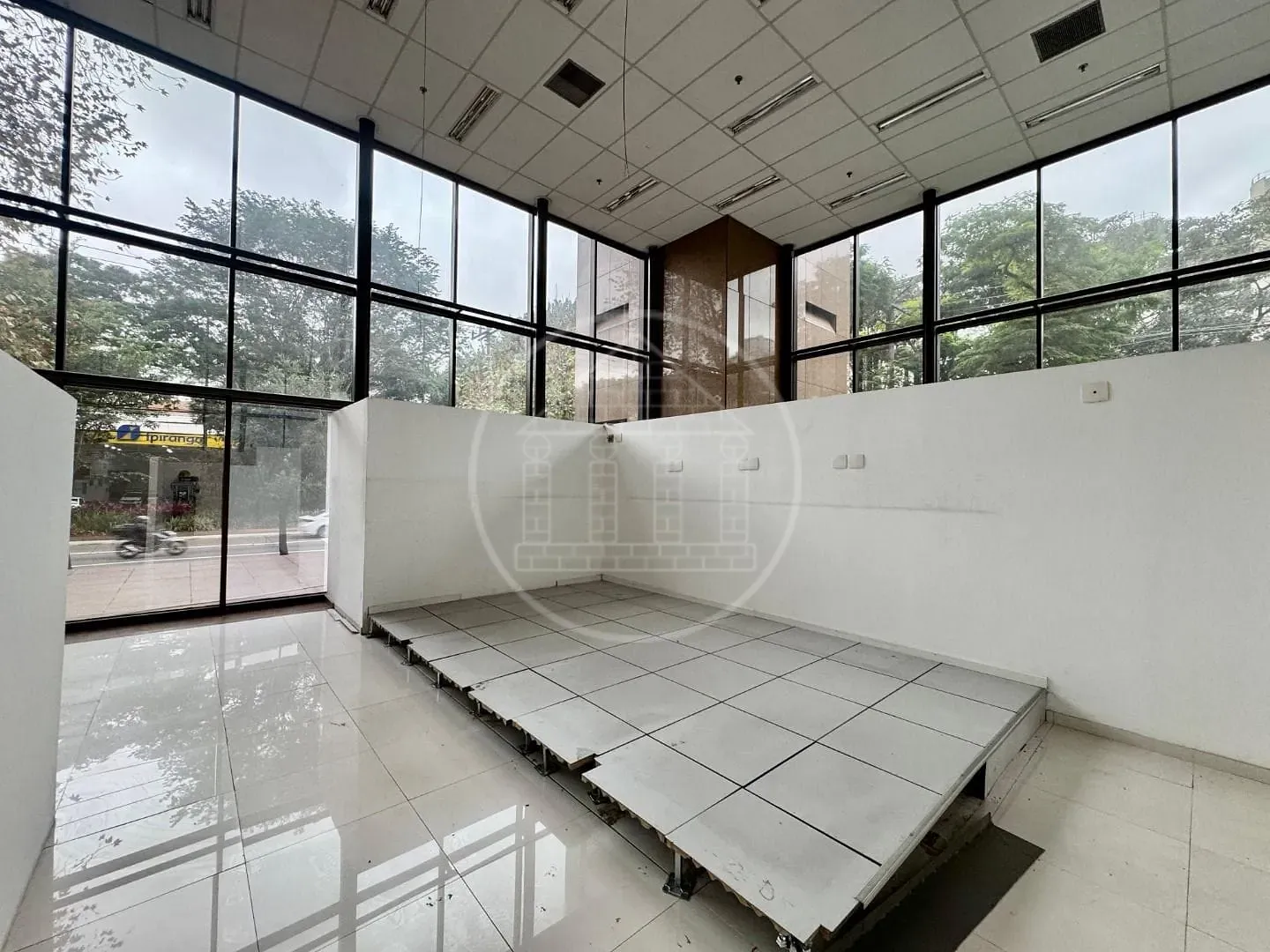 Sala-Conjunto, 1300 m² - Foto 18