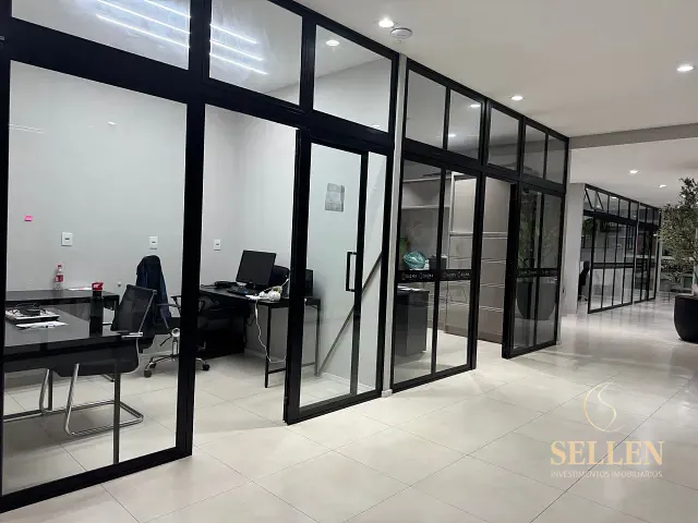 Conjunto comercial com 320m², para alugar, no bairro Pioneiros em Balneário Camboriú
