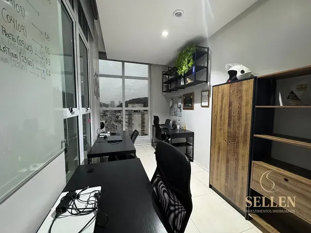 Conjunto comercial com 320m², para alugar, no bairro Pioneiros em Balneário Camboriú
