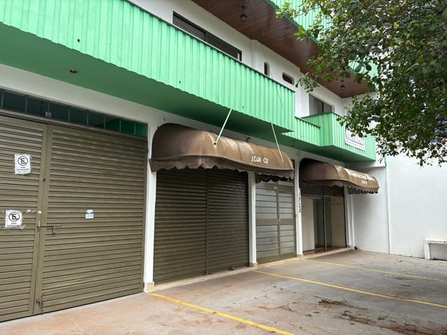Sala à venda ou para alugar, no bairro Jardim Londrilar em Londrina