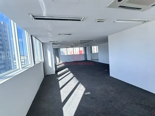 Conjunto comercial para alugar, no bairro Enseada do Suá em Vitória