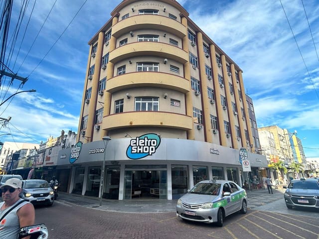 Conjunto comercial com 2000m², à venda ou para alugar, no bairro Centro em Campos dos Goytacazes