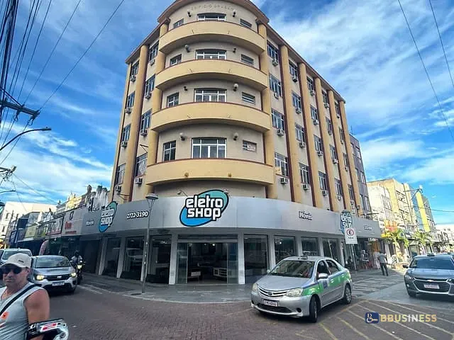 Conjunto comercial com 2000m², à venda ou para alugar, no bairro Centro em Campos dos Goytacazes
