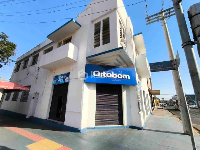 Conjunto comercial com 368m² 14 quartos e 4 banheiros, à venda, no bairro Centro em Campo Grande