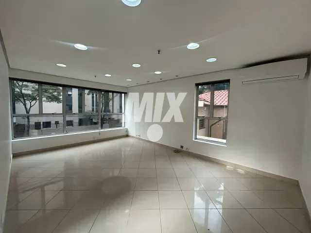 Conjunto comercial à venda, no bairro Vila Nova Conceição em São Paulo