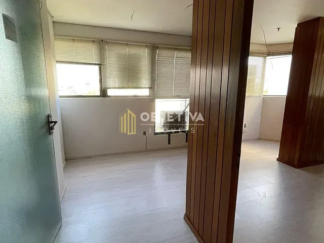 Sala à venda, no bairro Moinhos de Vento em Porto Alegre