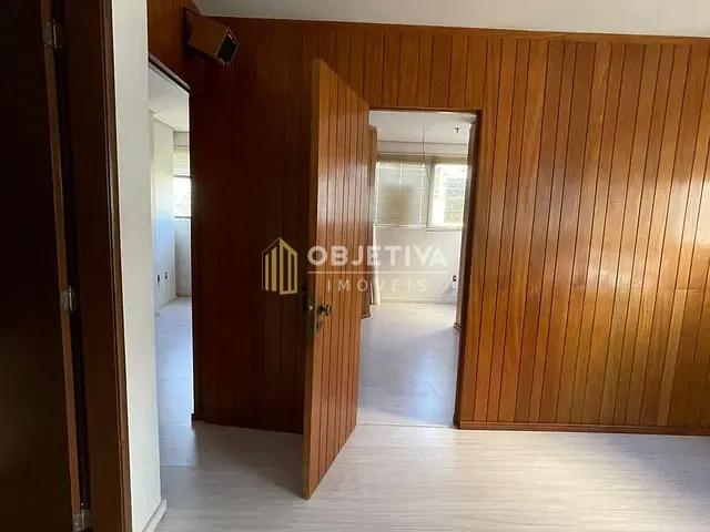 Sala à venda, no bairro Moinhos de Vento em Porto Alegre