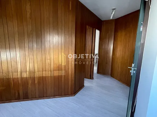 Sala à venda, no bairro Moinhos de Vento em Porto Alegre