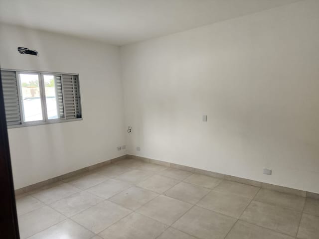 Foto do Conjunto comercial - Sala 06 comercial com 15 metros quadrados , localizada em um conjunto comercial no Jardim Niero, Louveira, SP | Ravazi Imóveis