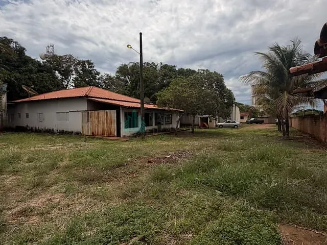 Conjunto comercial à venda ou para alugar, no bairro Setor Central em Goiandira