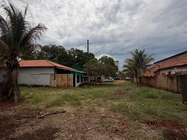 Conjunto comercial à venda ou para alugar, no bairro Setor Central em Goiandira