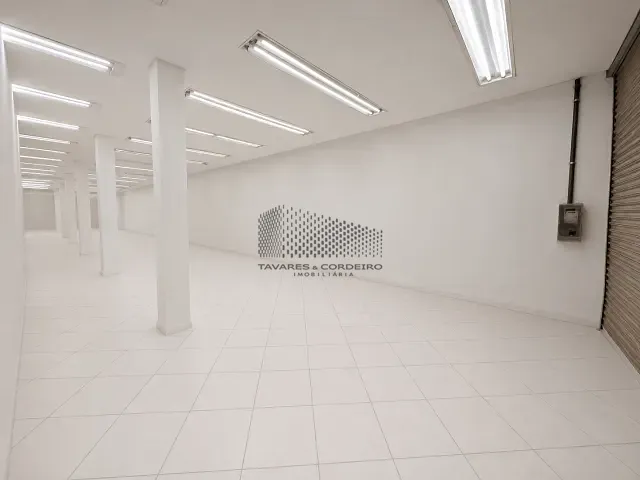 Conjunto comercial com 377m², para alugar, no bairro Pinheirinho em Curitiba