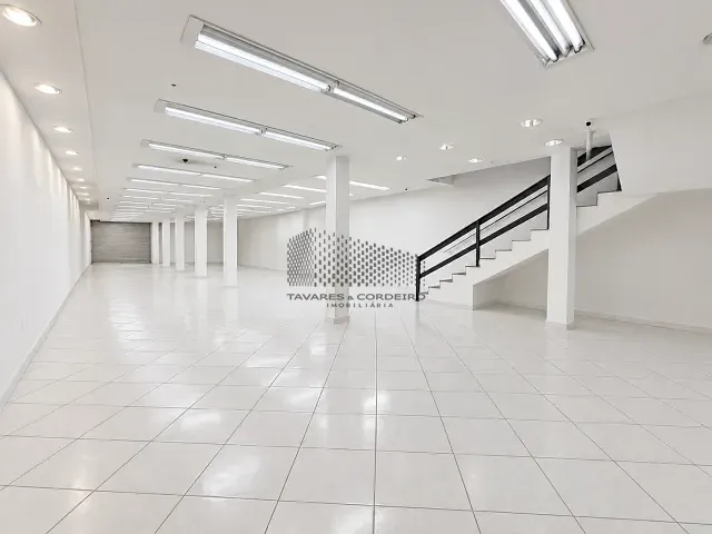 Conjunto comercial com 377m², para alugar, no bairro Pinheirinho em Curitiba