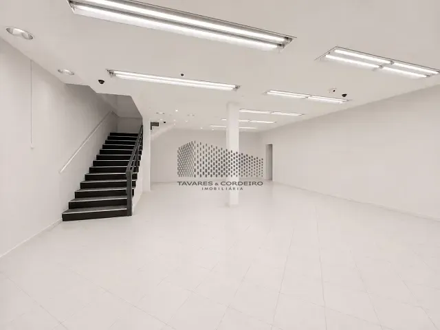 Conjunto comercial com 377m², para alugar, no bairro Pinheirinho em Curitiba