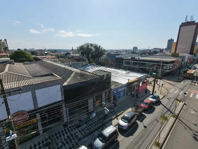 Conjunto comercial com 377m², para alugar, no bairro Pinheirinho em Curitiba