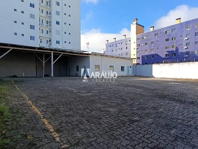 Conjunto comercial com 851m², para alugar, no bairro Dom Bosco em Itajaí