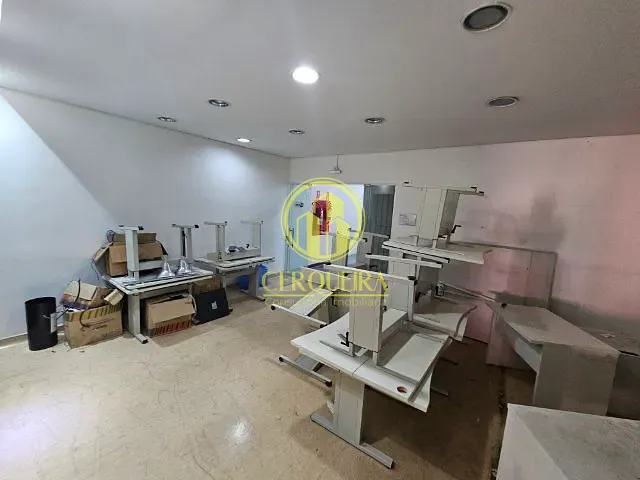 Conjunto comercial com 450m², à venda, no bairro República em São Paulo