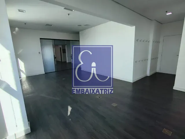 Conjunto comercial com 190m², para alugar, no bairro Jardim das Colinas em São José dos Campos
