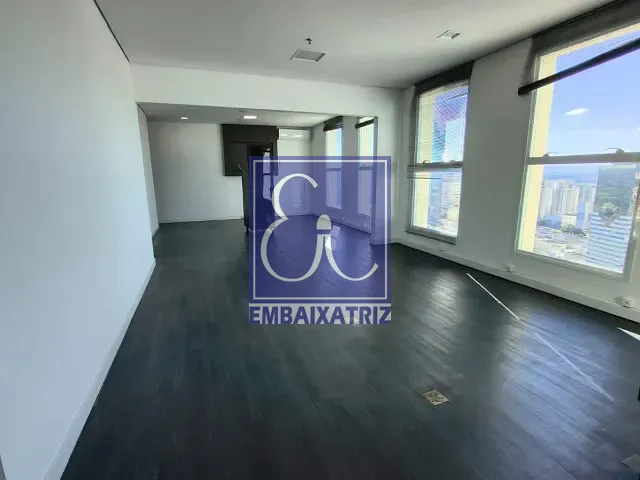 Conjunto comercial com 190m², para alugar, no bairro Jardim das Colinas em São José dos Campos