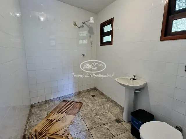 Conjunto comercial com 4250m², à venda, no bairro Fazendinha (Penedo) em Itatiaia