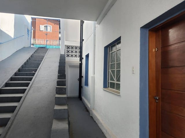 Casa com 423m² 5 quartos e 4 banheiros, para alugar, no bairro Vila Ipojuca em São Paulo