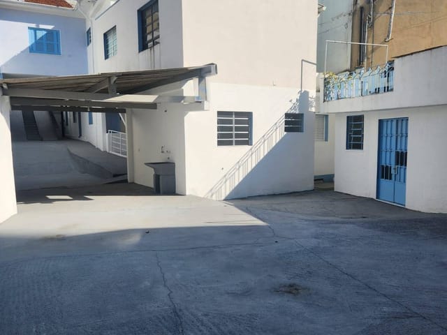Casa com 423m² 5 quartos e 4 banheiros, para alugar, no bairro Vila Ipojuca em São Paulo